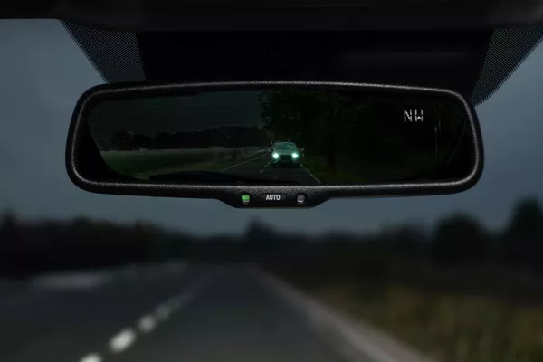 Auto dimming mirror
