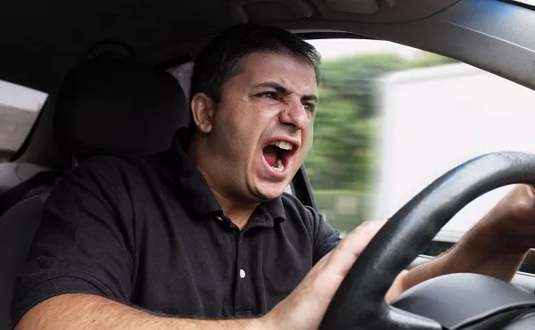 avoid accident_Angry driver