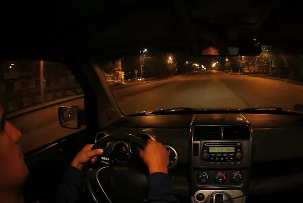 avoid car accident_Night driving