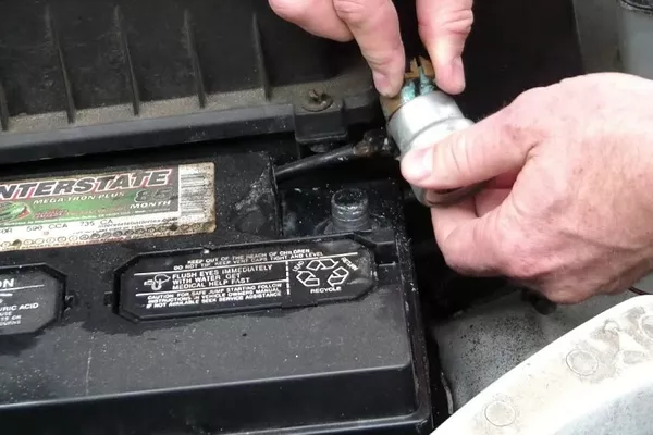 cleaning battery terminals
