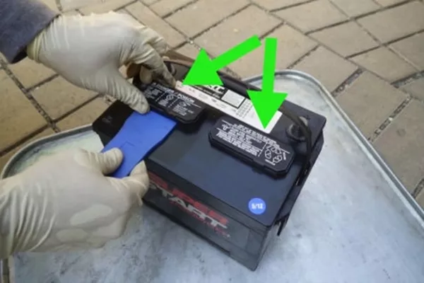 Man handling the car battery 