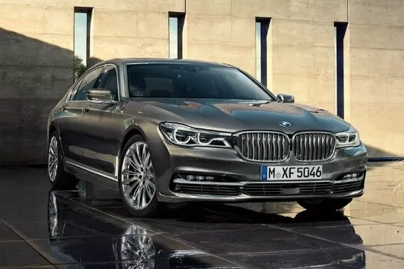 BMW 7 Series front view