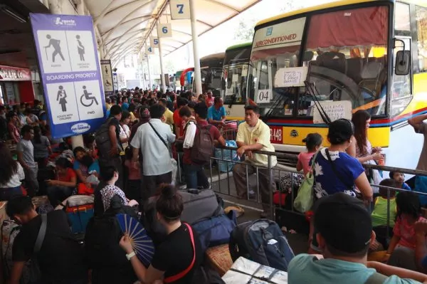 Bus terminal with the influx of passengers