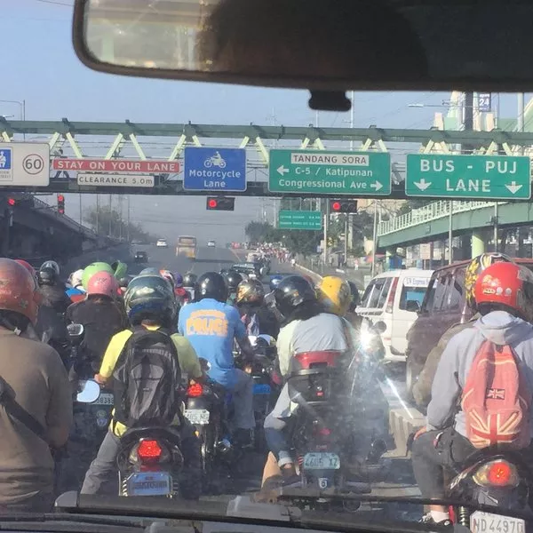 Katipunan Avenue is one of the main routes going to C-5 and Eastwood road with worse traffic_katipunan