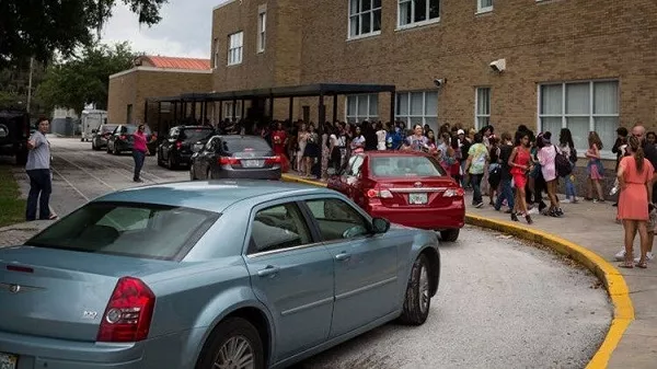 Bringing and picking students at La Salle causes a high volume of traffic during rush hour road with worse traffic manila_ortigas avenue