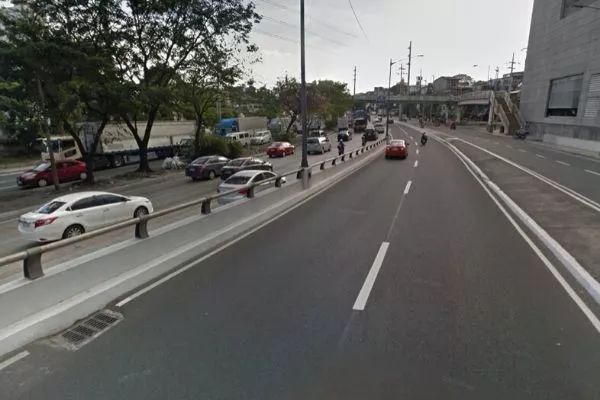 A picture of a portion of the C5 road in-front of SM Aura