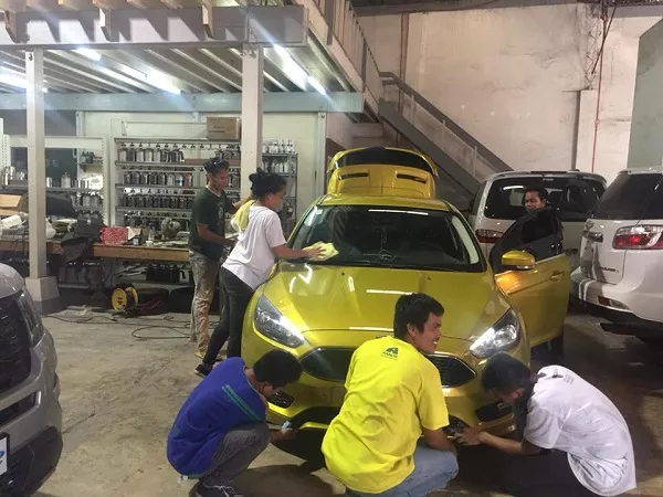 A picture inside Nas Air Auto Shop in cebu