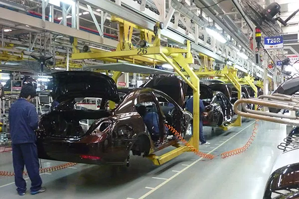 A picture of a car assembly line