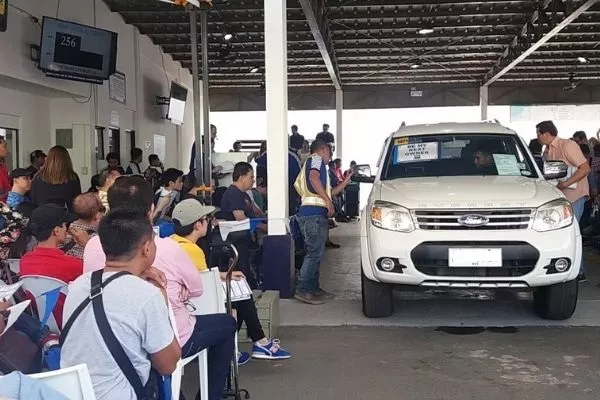 An auction looks like this. And yes, it's confusing for a first timer A picture of a car auction in the Philippines