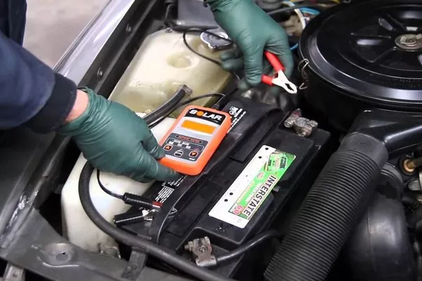 Getting the battery voltage of a car battery