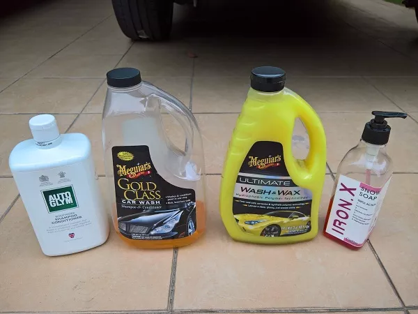 Different types of car shampoo