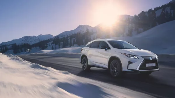 Drivers in everyday traffic should focus on more vehicles to get a complete, bigger picture of the road car driving