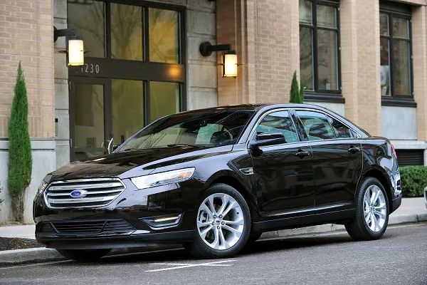 Car for old people_2014 Ford Taurus Sedan