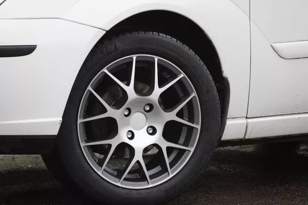 Car wheel and roller