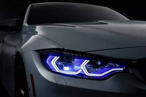 A picture of a car's headlights.