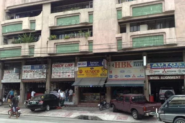A picture of several shops located along Banawe, Quezon City.