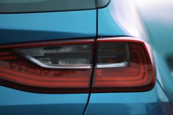 A picture of a car's rear brake lights