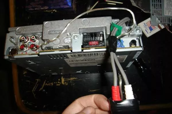 Car stereo wiring
