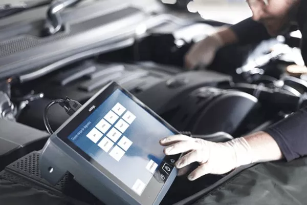 Diagnostic scanners used by technician
