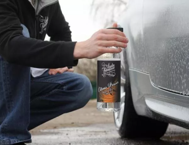 a pre-shampoo rinse for washing car