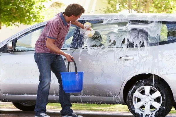 Man washing the car