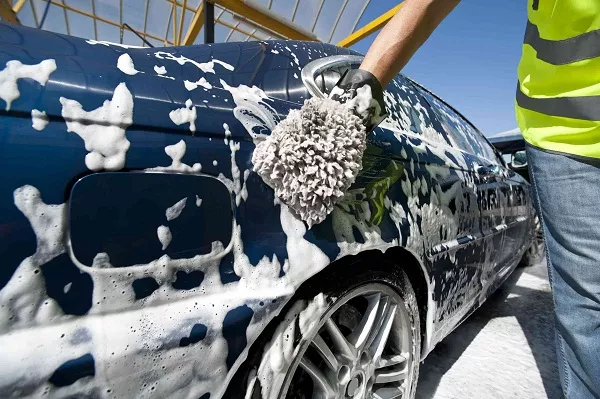 Man washing the car