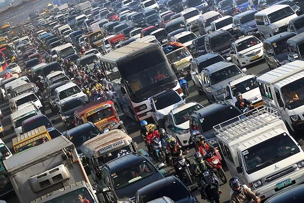Welcome to hell. We've got pollution, health problems, and road rage A picture of metro manila