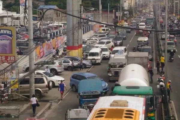 Do you feel that the coding scheme implemented in Cavite is working? A picture of traffic in Cavite.
