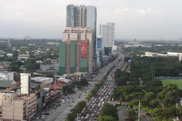 In the Quirino Hi-way area; all the traffic is caused by a two-lane road with jeeps, buses and private cars cramming the lanes Choke points_7_Katipunan