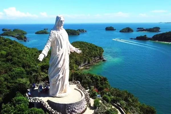 Christ the Savior Statue located in Hundred Islands | via Viator Hundred Islands in Pangasinan