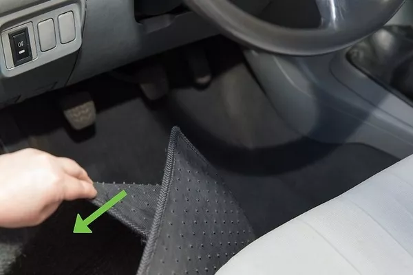 removing car floormats