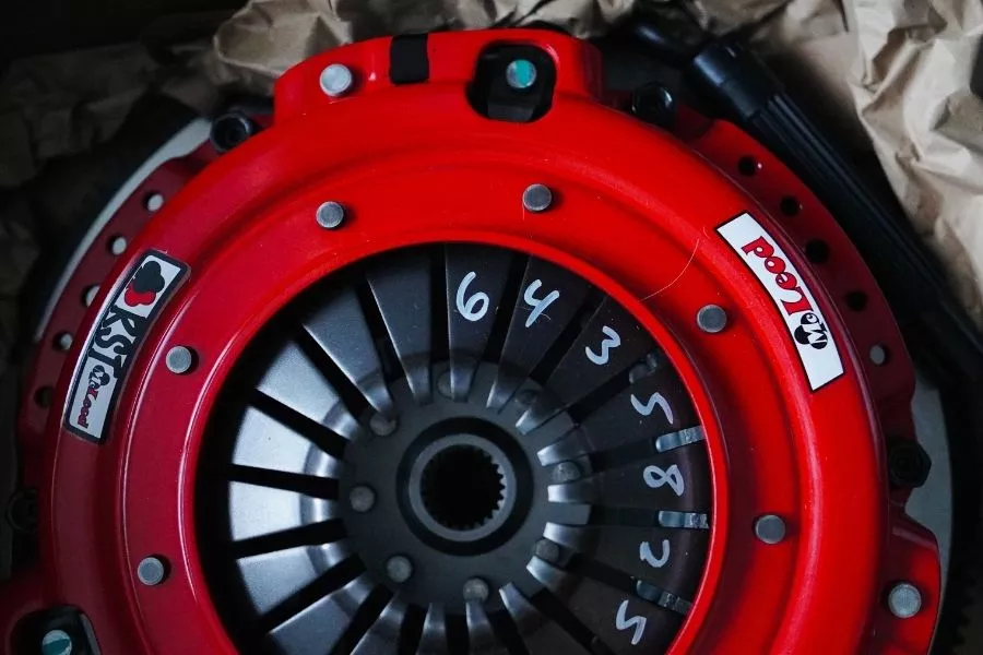 Red clutch cover with diaphragm spring