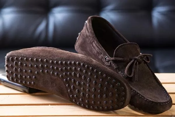 A picture of a pair of driving loafers.