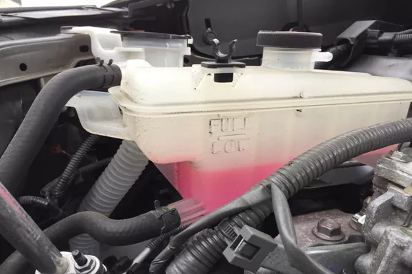 Engine coolant reservoir