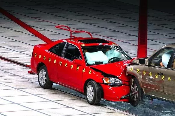Car buyers sometimes mistakenly believe that safety ratings of different sizes are identical crash test