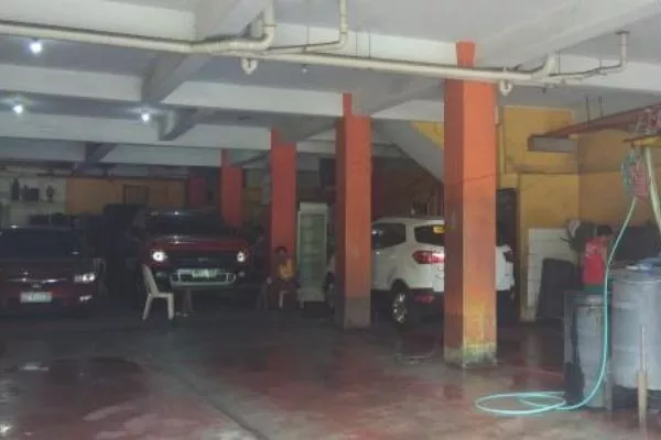 Danny's Car Aircon Specialists' shop is an actual garage A picture of Danny's Car Aircon Specialists shop