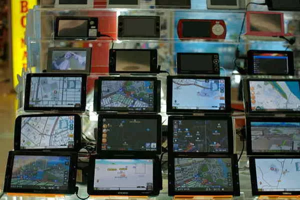 There are head units that include built-in GPS navigation, but the only problem is that these are quite expensive Different types of GPS device