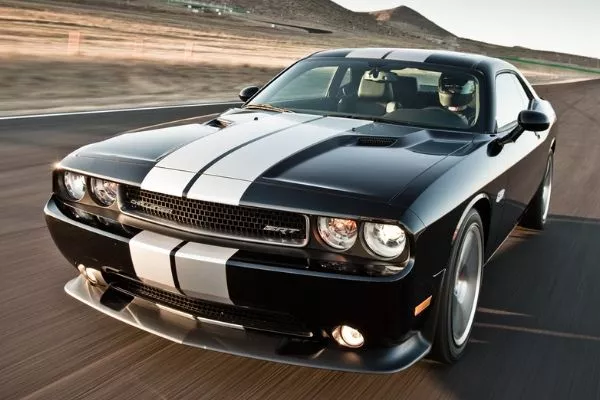 A picture of the front of a Dodge Challenger SRT