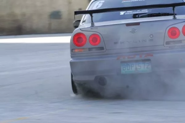 A picture of a Skyline drifting