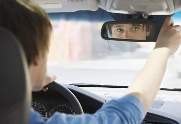 Use the car mirror properly using car mirror