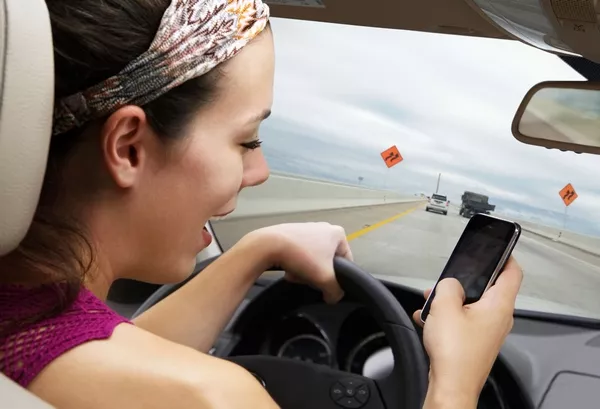 Recently authorities have warned drivers about the use of devices or anything that can distract attention while driving distract driving