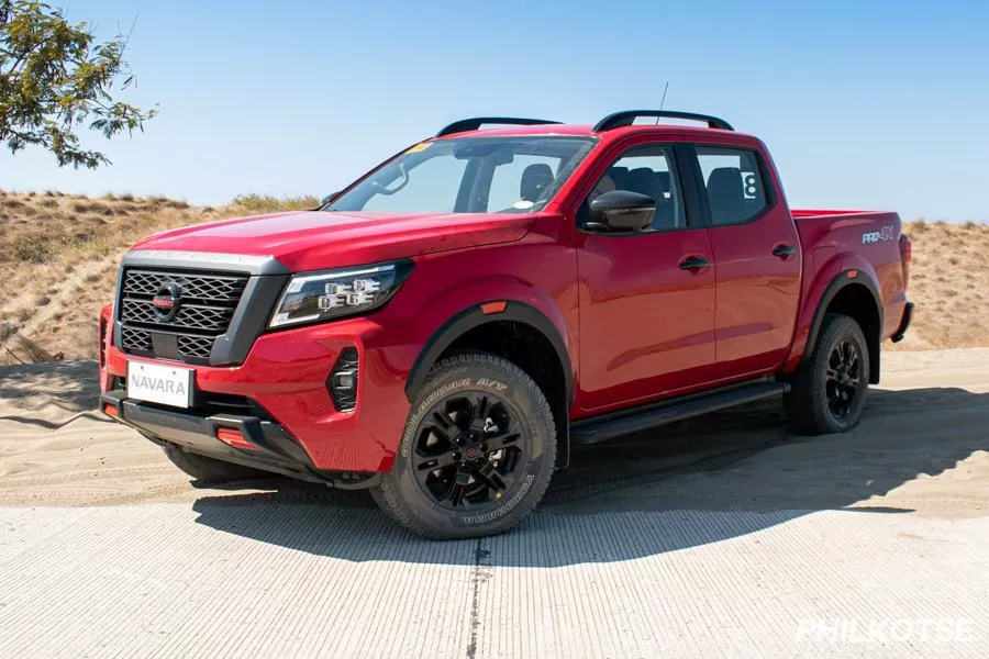 A picture of a Navara PRO-4Xs at the Paoay Sand Dunes