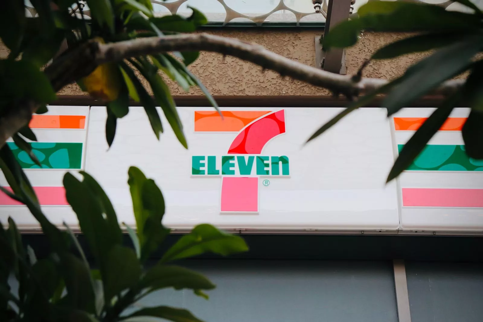 A 7-eleven sign