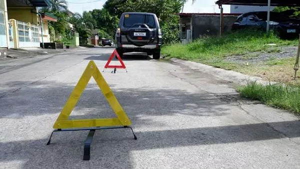 A picture of early warning devices correctly depoloyed