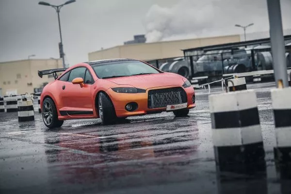 Mitsubishi Eclipse is drifting