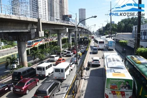 A picture of heavy traffic on EDSA