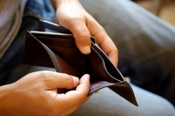 A picture of an empty wallet