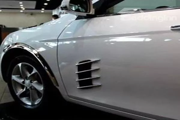 White car with fake vents