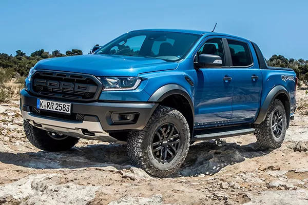 The more aggressive Ranger – the Ranger Raptor A blue Ranger Raptor viewed up front