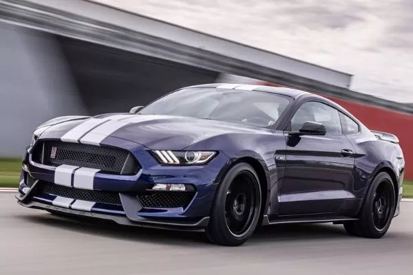 Ford Continues to manufacture their iconic Mustang Ford Mustang SHelby GT350 on the Road